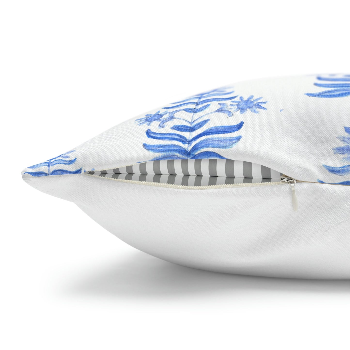 Chinoiserie-Patterned Pillow Cover