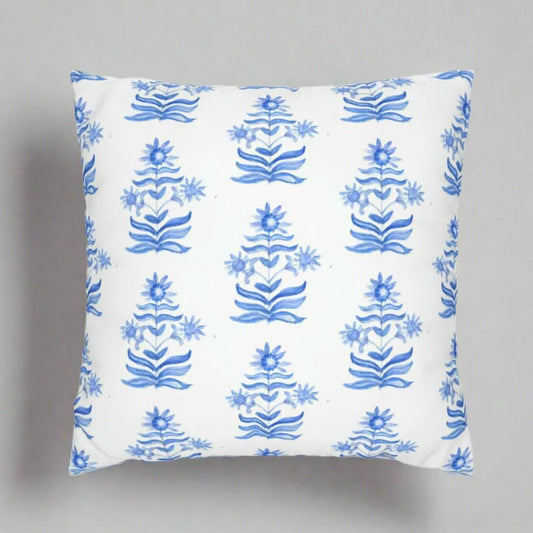 Chinoiserie-Patterned Pillow Cover